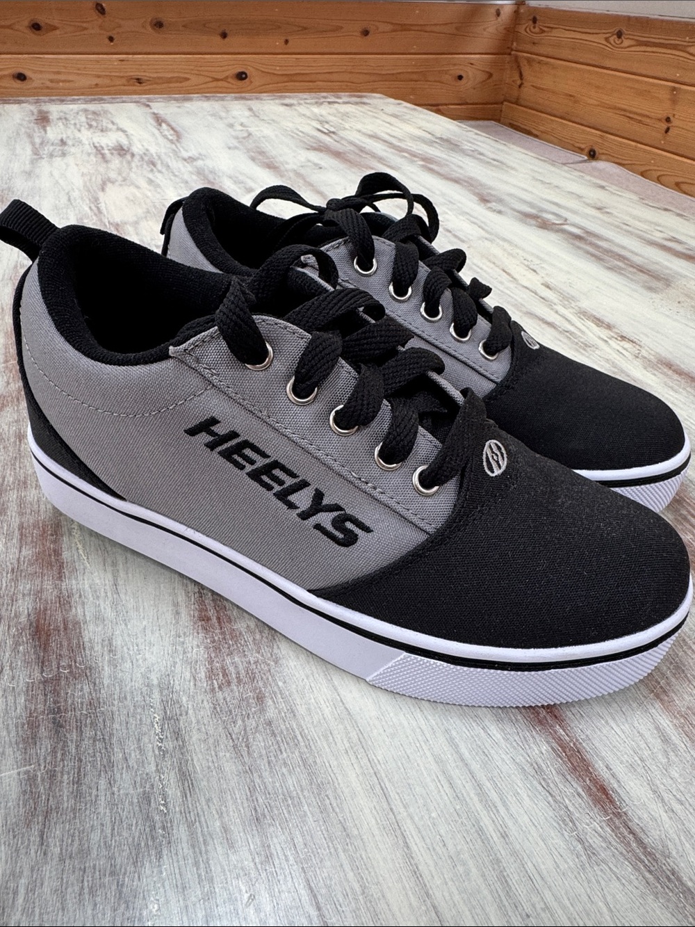 Heelys Youth Black and Gray Low-Top Skate Sneakers